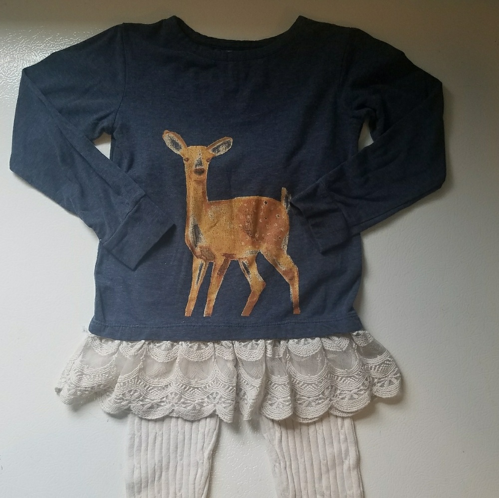 Shirt and knit leggings